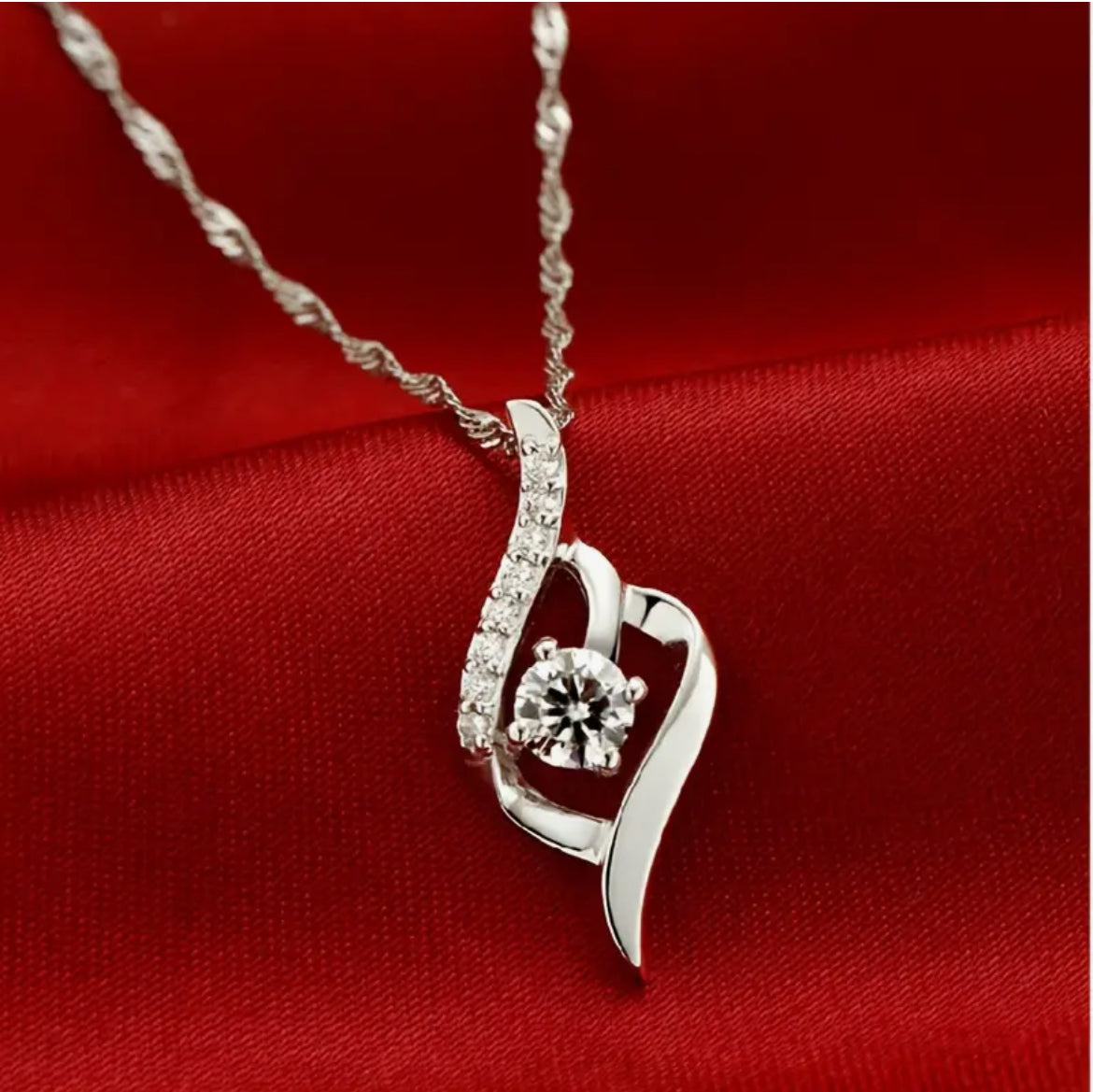 New beautiful Pendant Temperament Women's Necklace